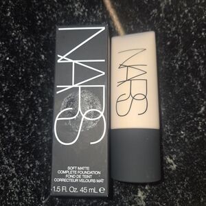 NARS Soft Matte Complete Foundation - Cream Color Light 2 Mont Blanc